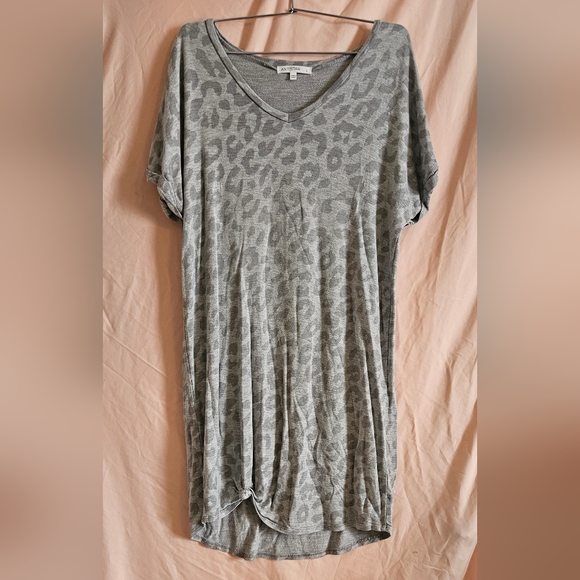 ❤️‍🔥3 for $20: Adorable gray leopard prink dress - Picture 1 of 3
